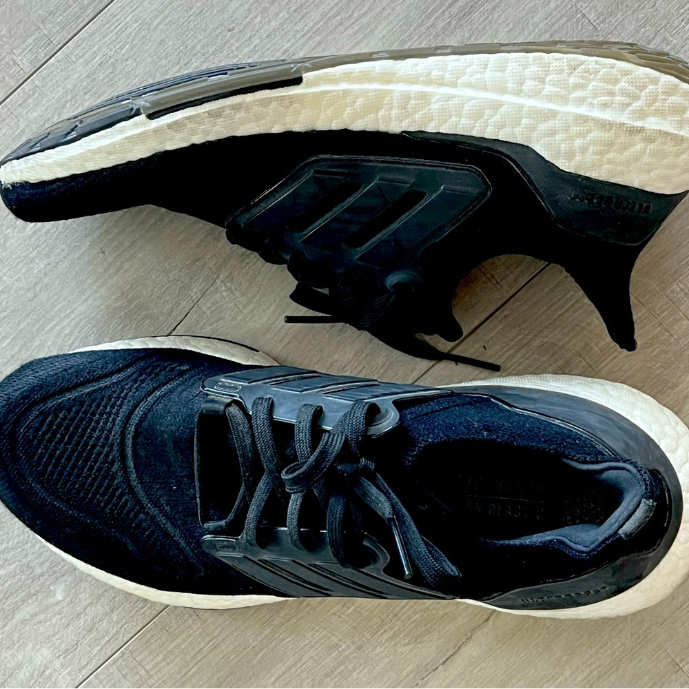 ADIDAS ULTRABOOST 21 Size W8.5